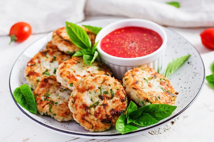 Оладьи из курицы. \ Фото: allchickenrecipes.com.