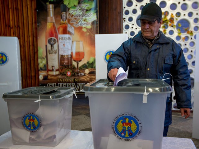 Возможность победы пророссийского политика готовит Молдавии потрясения