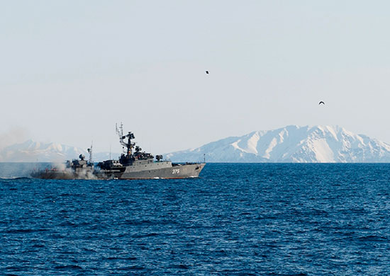 На Камчатке малые противолодочные корабли «Холмск» и «Усть-Илимск» Тихоокеанского флота вышли в море для выполнения задач боевой службы