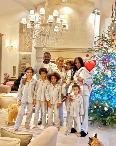 Фотосессии в пижамах и шапках Санты: как Мэрайя Кэри, Риз Уизерспун, Джаред Лето и другие звезды встретили Рождество Хроника