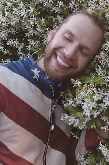 Инсайдеры подтвердили роман Матильды Шнуровой и бывшего участника шоу "Холостяк" Антона Криворотова Инсайдеры подтвердили роман Матильды Шнуровой и бывшего участника шоу "Холостяк" Антона Криворотова