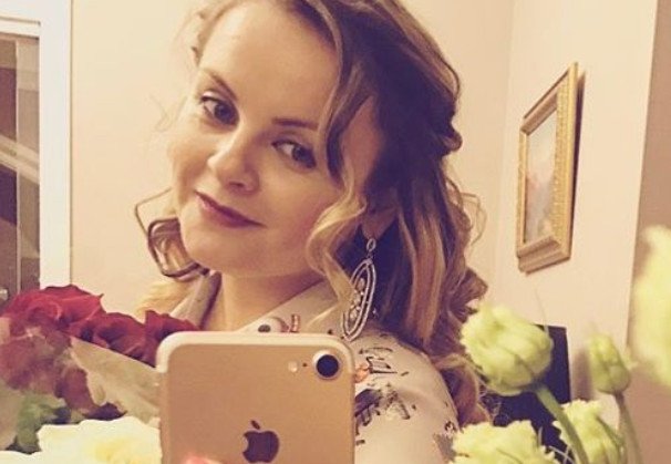 “Зачем он только ее выбрал”: поклонники раскритиковали супругу Николаева за ее внешний вид “Зачем он только ее выбрал”: поклонники раскритиковали супругу Николаева за ее внешний вид звезда