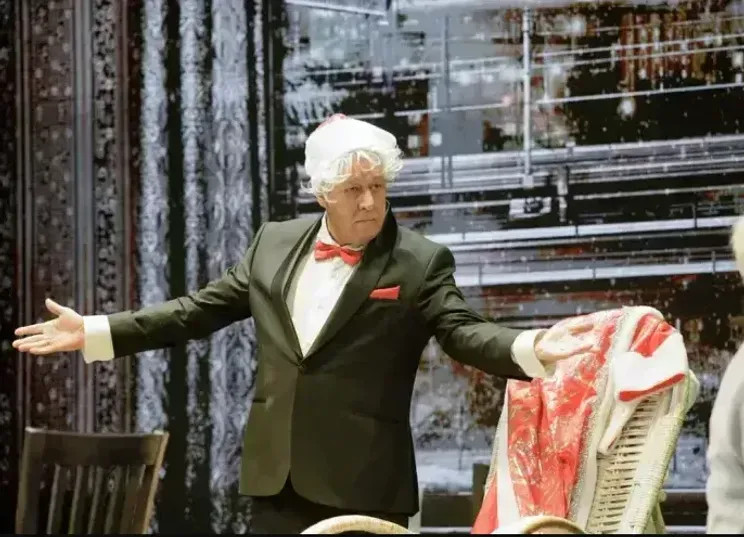 Никита Михалков рассказал, что у Путина были сомнения насчёт возвращения Ефремова на сцену после, Ефремов, Михалкова, освобождения, Ефремова, Михалков, интервью, актёра, Ефремову, спектакле, смертельным, Михаил, говорили, театр, вскоре, стоит, Михаилу, уверен, Мастерская, семьи