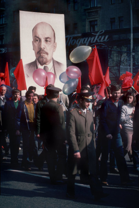 Первомайская демонстрация. СССР, Москва, 1984 год. 