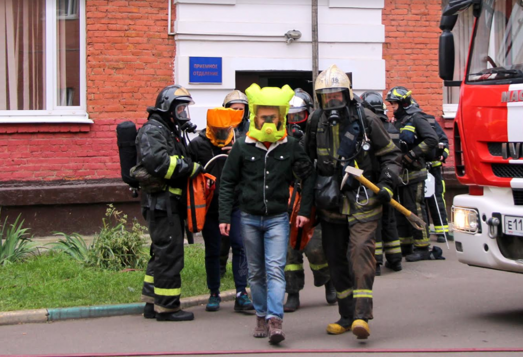 Пожарные тренировки в школе. Противопожарная тренировка. Пожарно-тактические учения. Пожарная тренировка в организации. Пожарные учения ЮВАО.