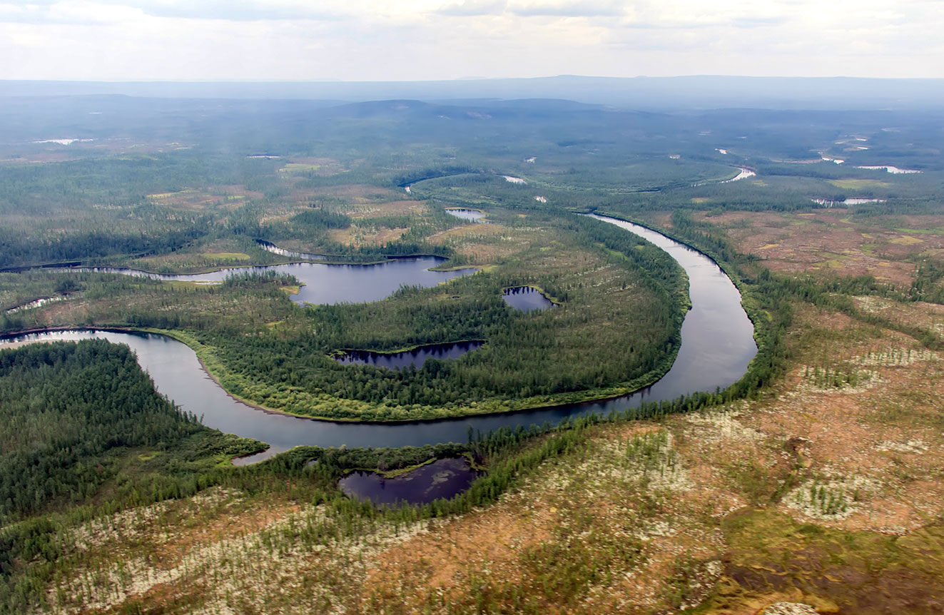 Западно сибирская равнина плоскогорье. Плато Путорана. Река Нгояха. Плато Путорана с воздуха. Река монгочеяха.