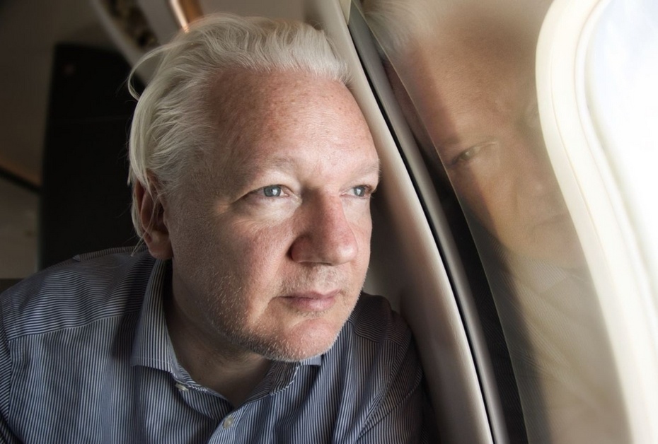 Основатель WikiLeaks Джулиан Ассанж скоро станет свободным человеком: он согласился признать вину по одному из 18 пунктов обвинения.-2