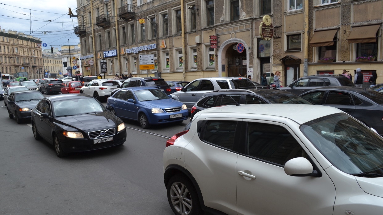 Ограничения дорожного движения ввели на некоторых улицах Петербурга с 1 октября