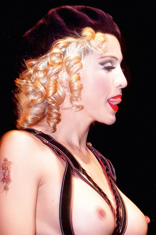 Мадонна в костюме Jean Paul Gaultier, 1992.