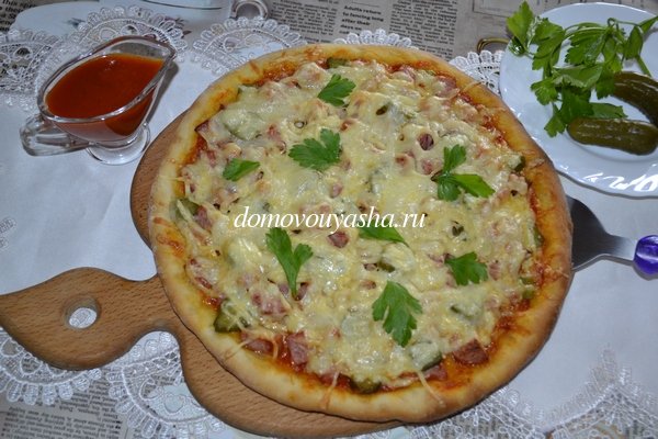 Пицца с солеными огурцами и колбасой рецепт с фото