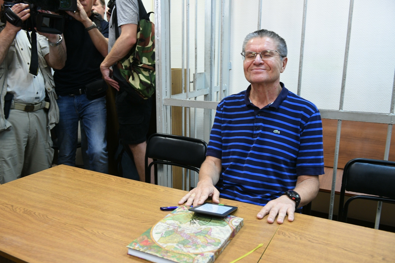 А что плохого сделали Иванов и Улюкаев? Логику элит объяснил социолог: Есть законы - и есть понятия