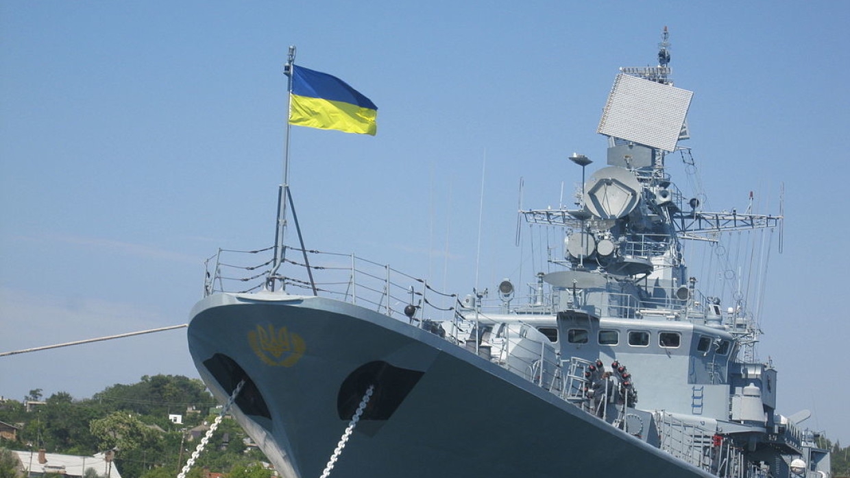 «Путь Зеленский один воюет»: большинство украинцев не видят в России врага Политика