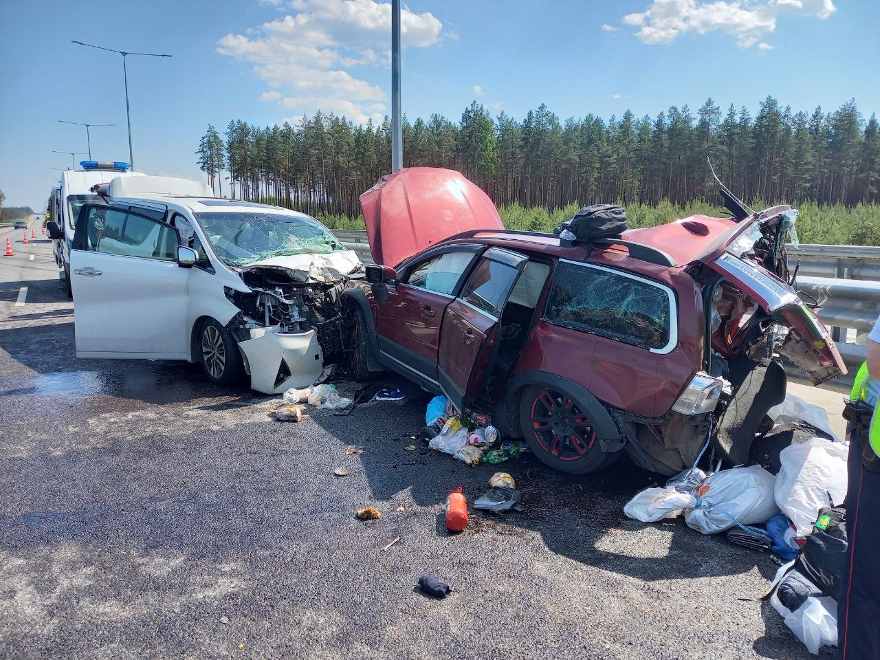 На М-11 в Тверской области в ДТП пострадали четыре человека