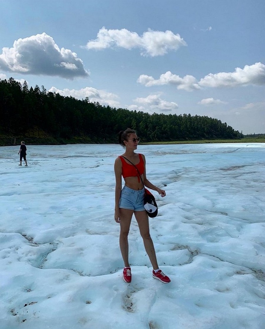Пляж в Якутии — поиграть в снежки посреди летней жары отдых,отпуск,путешествие,Россия,туризм