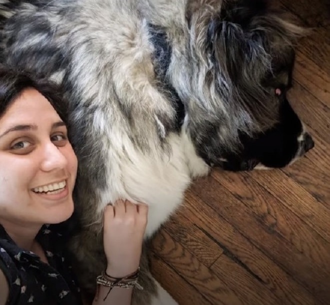 Девушка с собакой