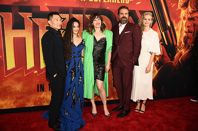 Мини, латекс и неон: Милла Йовович на премьере фильма в Нью-Йорке Звездный стиль