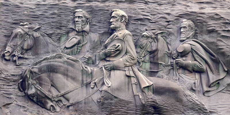 ​Мемориал Конфедерации (слева направо): Джефферсон Дэвис, Роберт Ли и Томас Джексон. en.wikipedia.org - Цифры Warspot: 23 м  | Warspot.ru