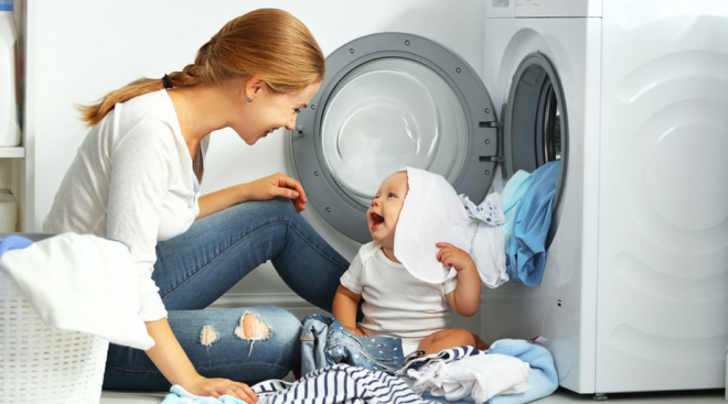 Обычным порошком детские вещи не стирайте