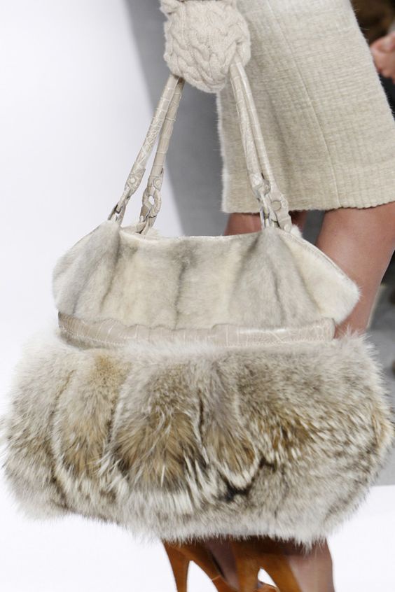 Модели сумок с мехом