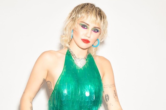 Еще короче: мама Майли Сайрус сделала ей новую стрижку