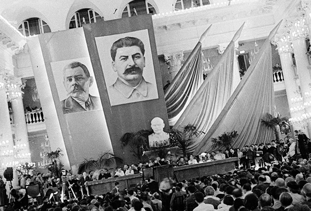 В зале заседаний Первого Всесоюзного съезда советских писателей