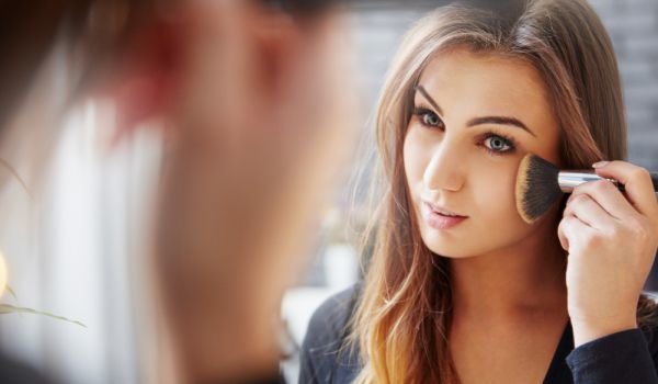 Как самому накрасить лицо