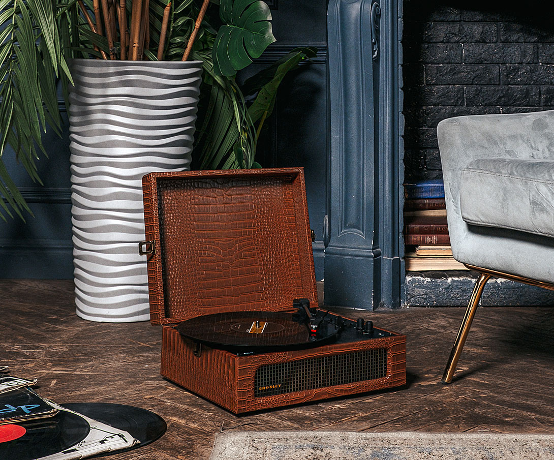 Проигрыватели Crosley: проникаемся теплым виниловым звуком, но не забываем про удобство проигрыватель, Crosley, можно, может, гораздо, корпус, любого, очень, винила, подключить, Здесь, любой, звука, проигрывателей, решения, колонки, цифровой, чемоданчик, сегодня, Закрыл