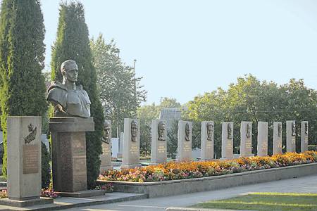 Разведчик от Бога: скальпель для удаления опухоли фашизма история