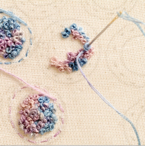 Гортензии, вышитые французскими узелками: как сделать объемный букет вышивка,рукоделие,своими руками