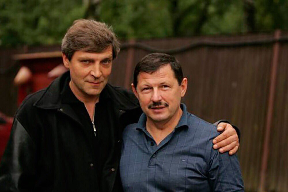«Ночной Губернатор» Петербурга Владимир Кумарин(справа) собственной персоной и какой то мужик, который кажется смутно знакомым…