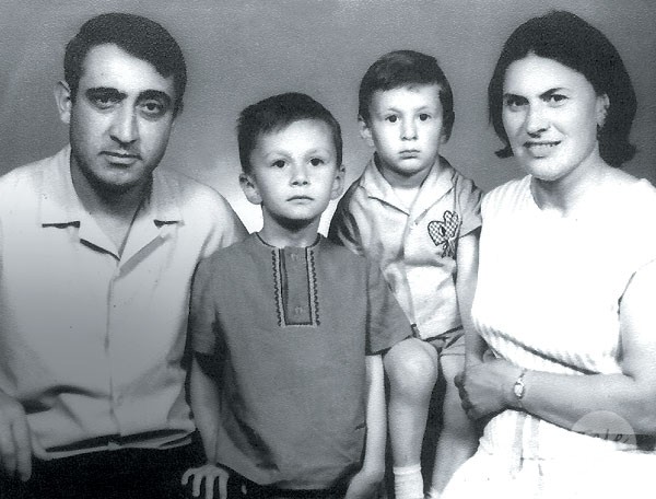 Валерий и Константин Меладзе с родителями звезды, интересное, родители