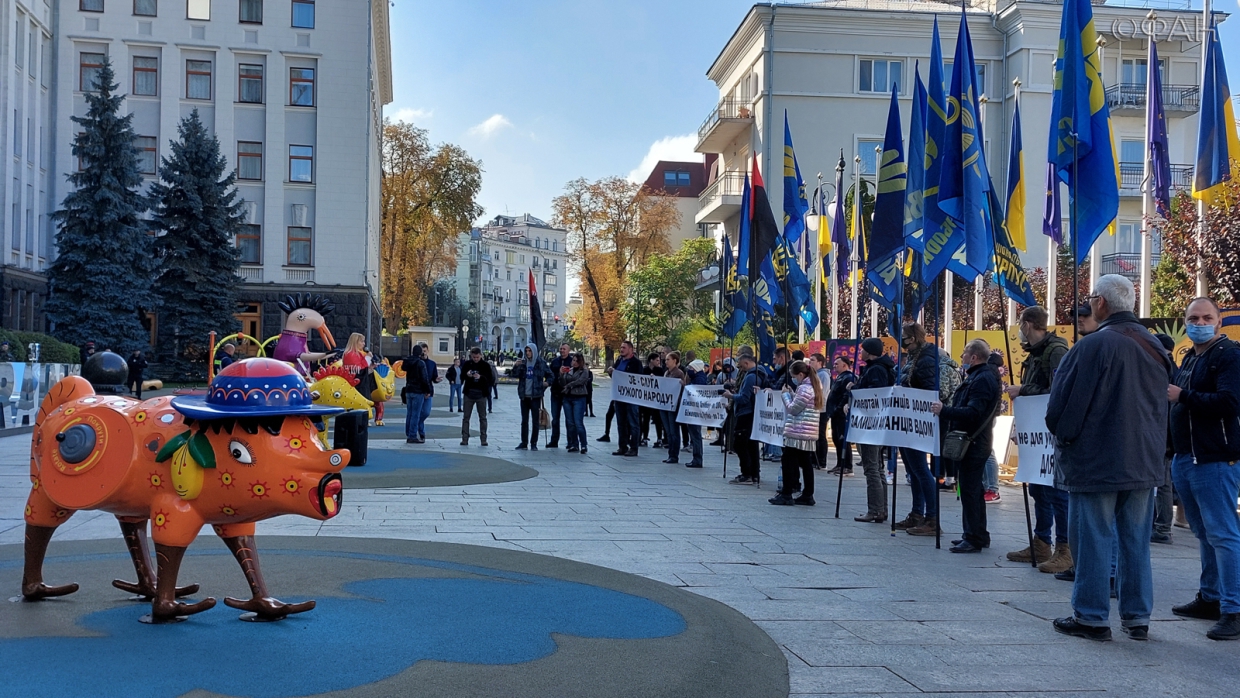 Украинские радикалы потребовали от Зеленского не пускать беженцев из Афганистана Украинские радикалы потребовали от Зеленского не пускать беженцев из Афганистана Политика