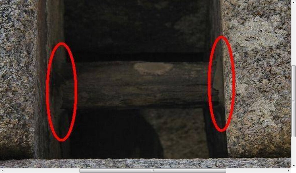 Источник: https://zen.yandex.ru/media/sibved24/raznye-tehnologii-izgotovleniia-blokov-poligonalnoi-kladki-5c8371fe393d4400b3541b28