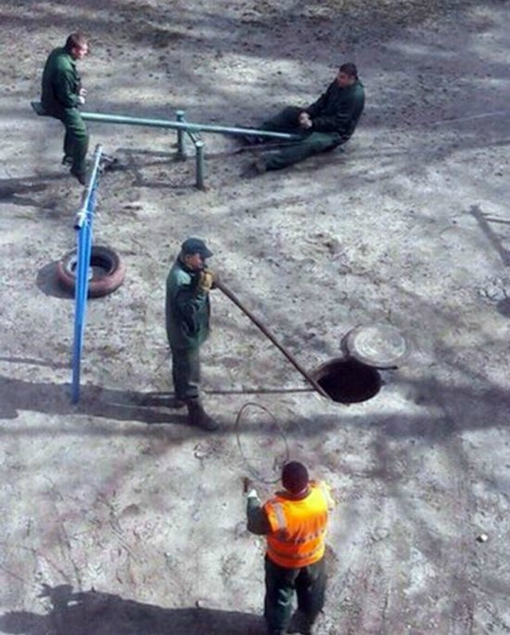 20 дурацких ситуаций из жизни сотрудников ЖКХ, глядя на которые не понятно - то ли плакать, то ли смеяться 20 дурацких ситуаций из жизни сотрудников ЖКХ, глядя на которые не понятно - то ли плакать, то ли смеяться