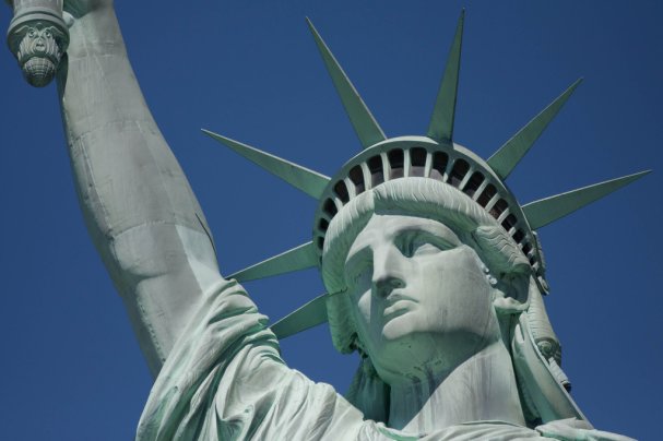 Удар в спину ЕС: США целились в Россию, а попали в Европу