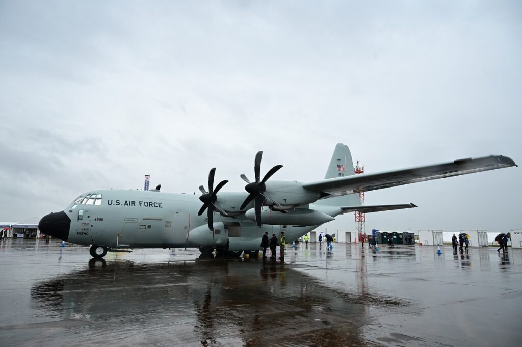 Иран вывел из строя пять самолетов-заправщиков США