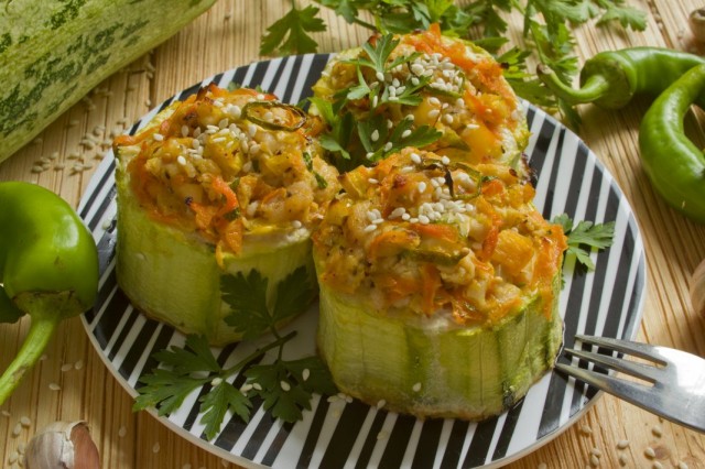 Фаршированные кабачки, запеченные в духовке