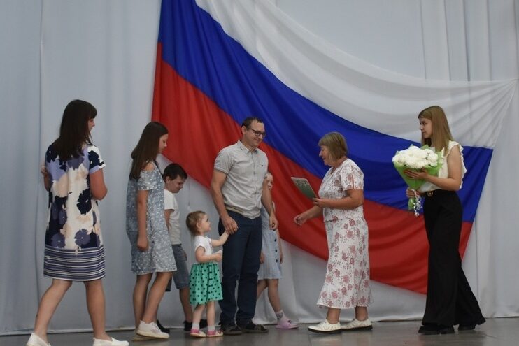 В Тверской области депутаты поздравляют многодетные семьи с праздником