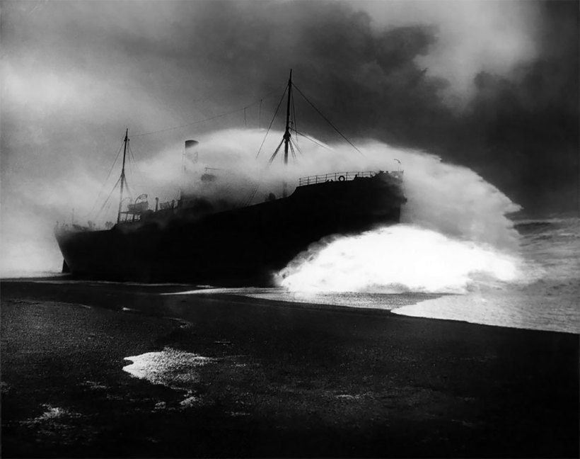 Старинные фото тонущих кораблей, которые снимала британская семья больше 150 лет