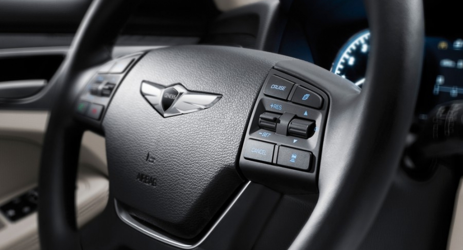 Кроссовер Genesis GV80 показали на шпионских снимках