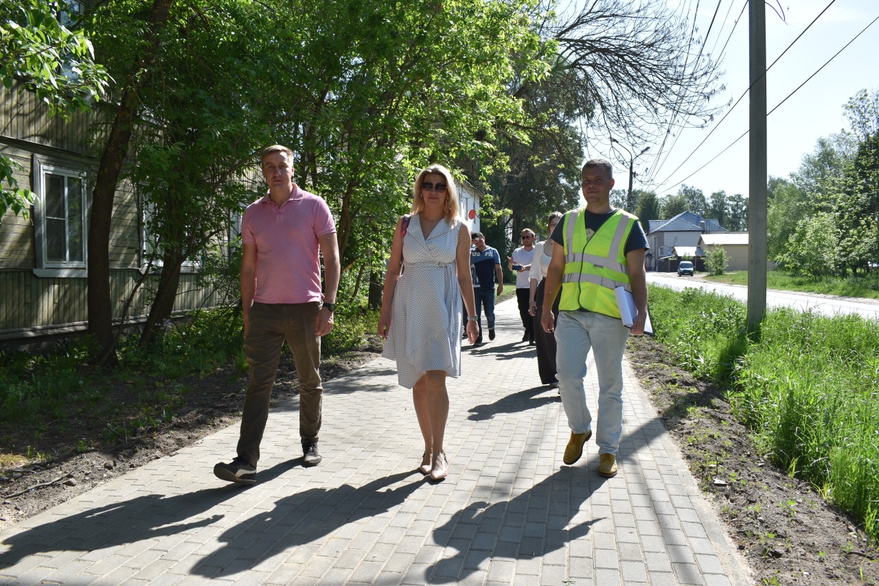 В Твери комиссия проверяет качество отремонтированных тротуаров