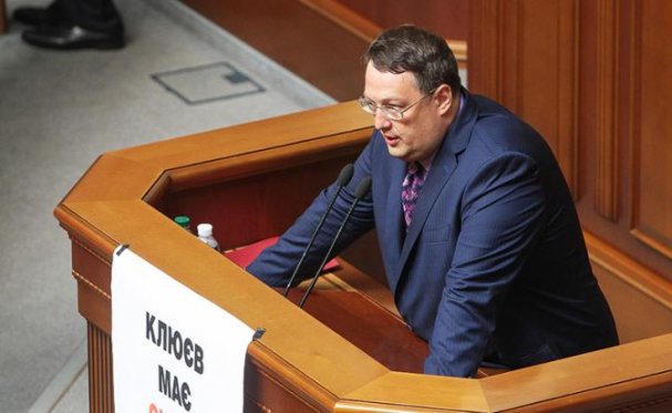 Украинские власти нашли виновников своих бед и теперь им легче