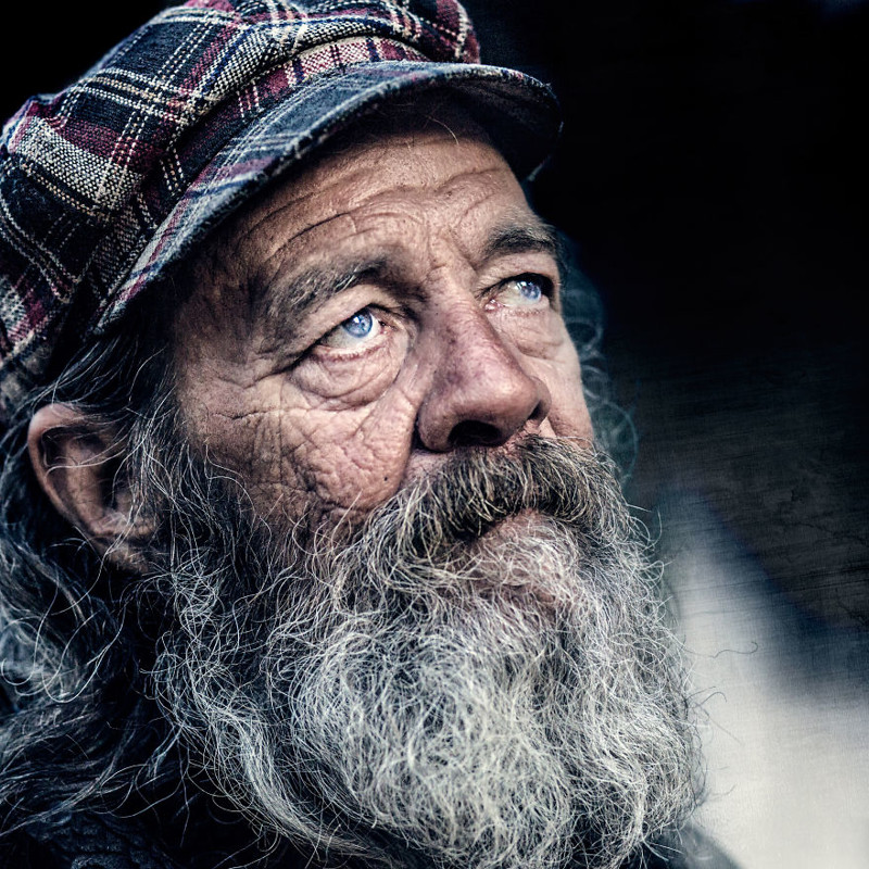 У них тоже есть душа: фотограф снимает портреты бездомных людей