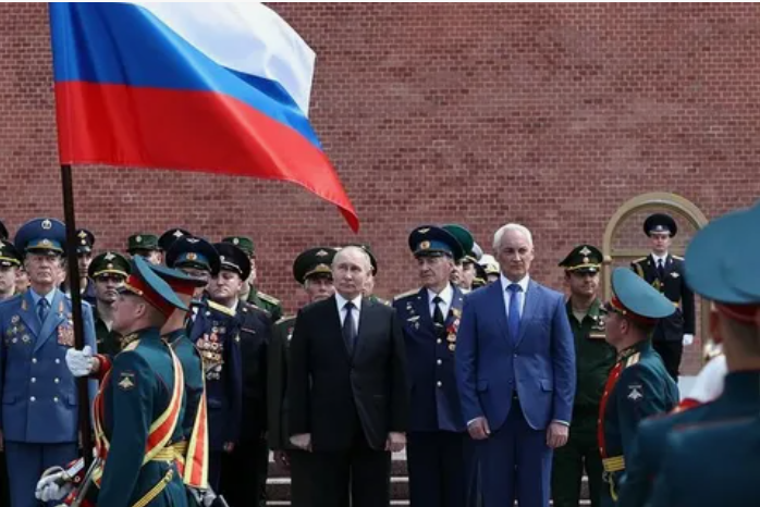 Каждый шаг нового министра обороны Андрея Белоусова привлекает повышенное внимание не только политологов, военкоров и простых россиян.-5