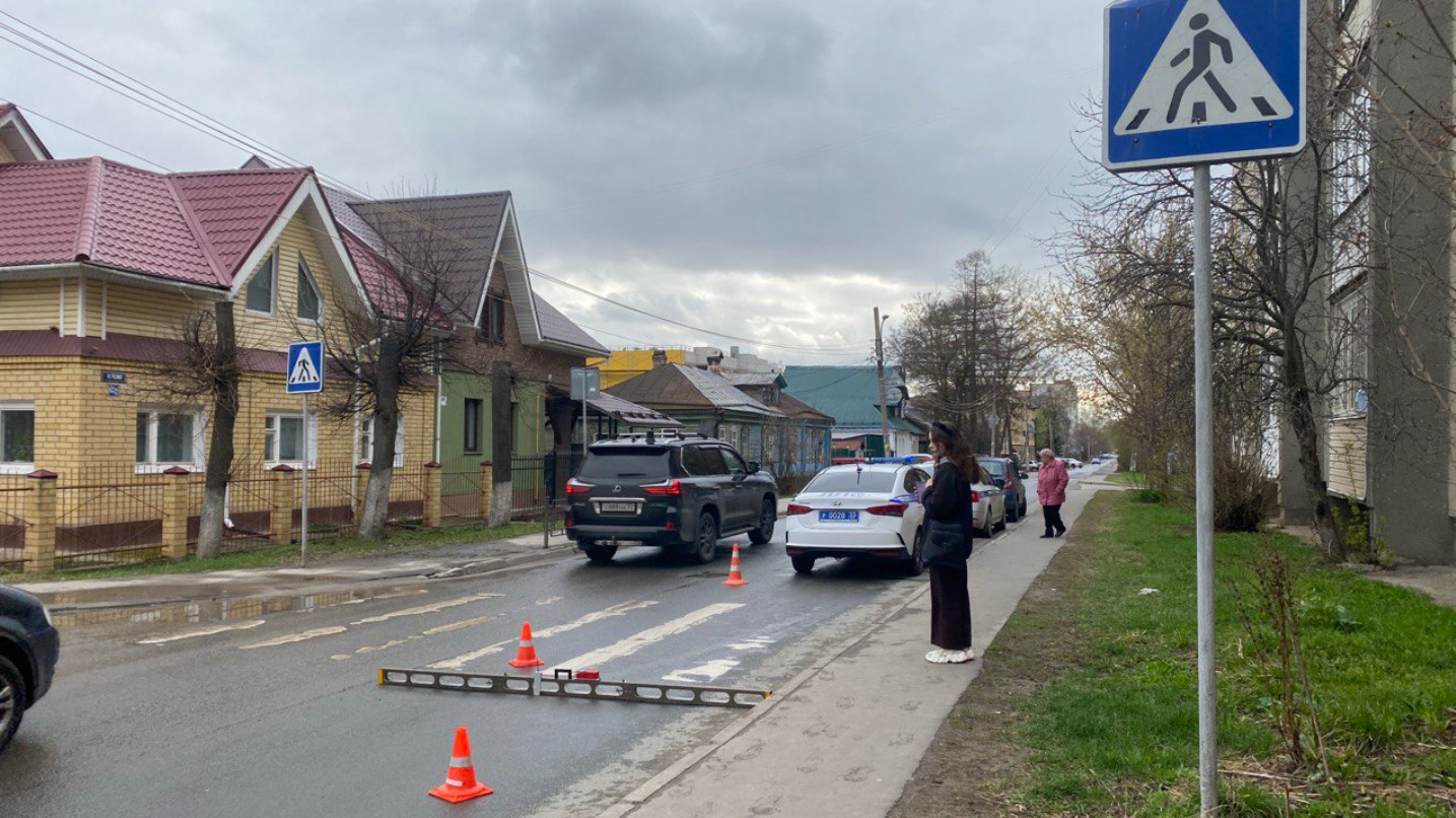 Во Владимире на пешеходном переходе около двух школ сбили 12-летнюю девочку