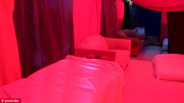 Как проходят развратные секс-вечеринки в «Куполе оргий» на фестивале в Неваде