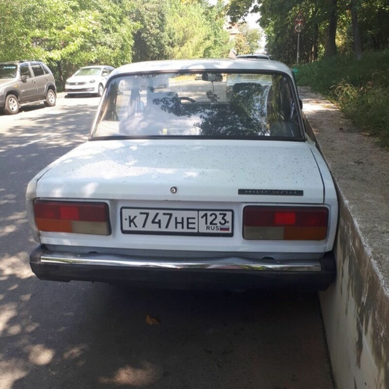 Вот хозяева двора, в голове у них дрова Вот хозяева двора, в голове у них дрова