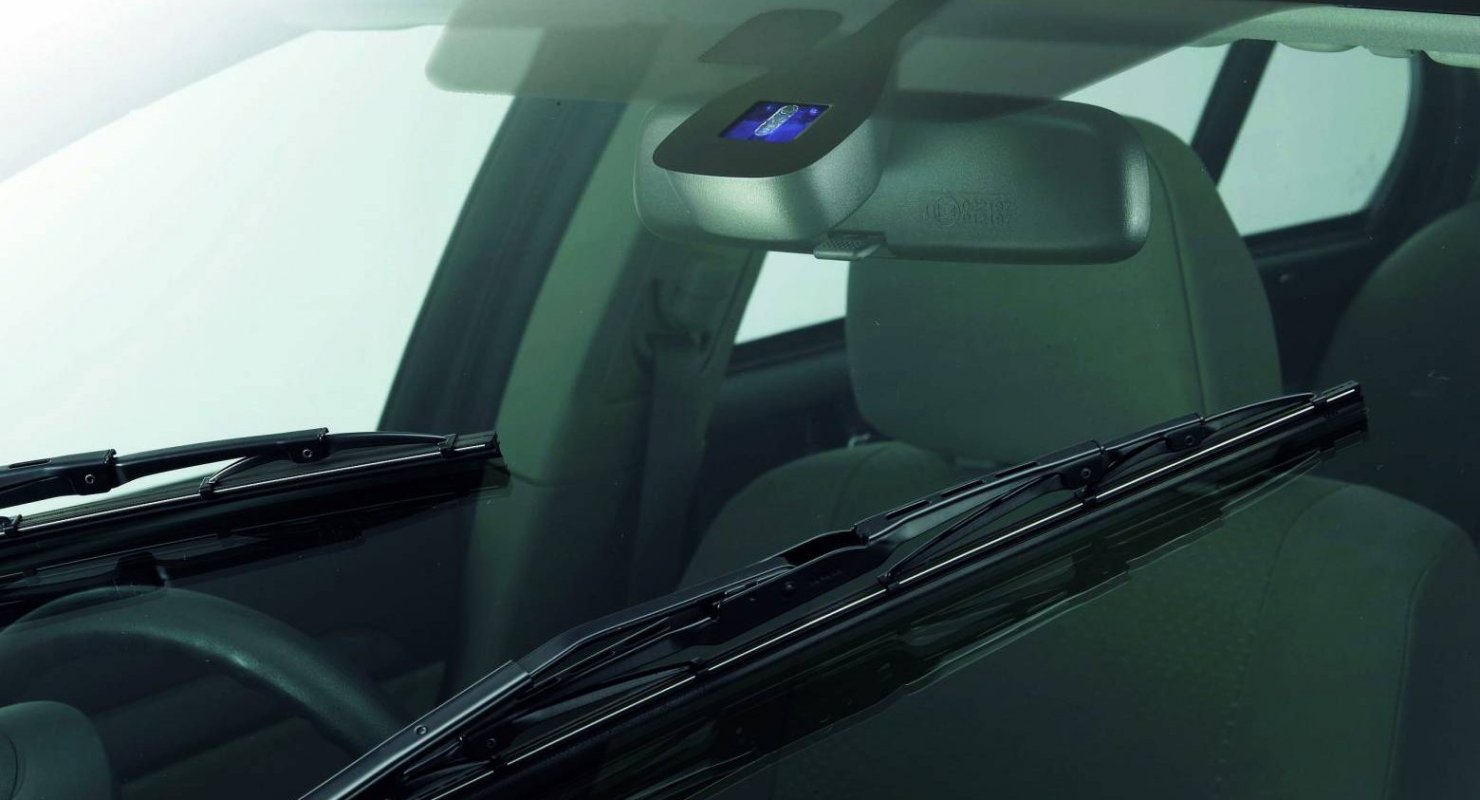 Что такое датчик дождя: зачем нужен и как работает?