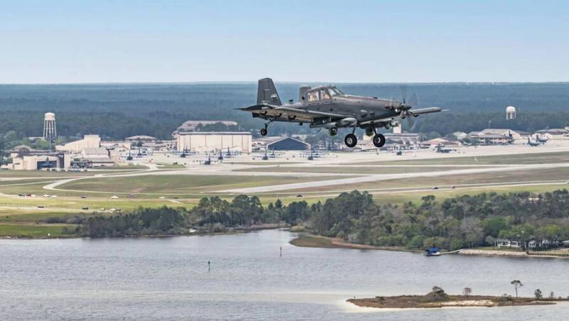 Разведывательно-ударный самолет AT-802U Sky Warden пошел в производство ввс