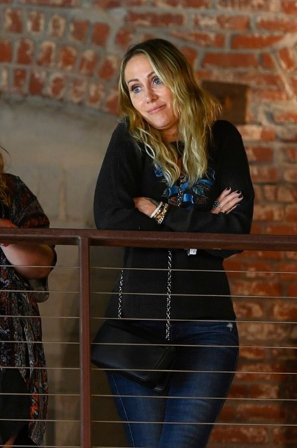 Еще короче: мама Майли Сайрус сделала ей новую стрижку Еще короче: мама Майли Сайрус сделала ей новую стрижку Было/Стало